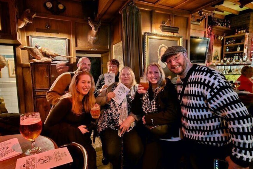 Private Pub Crawl and Sing-along London Experience