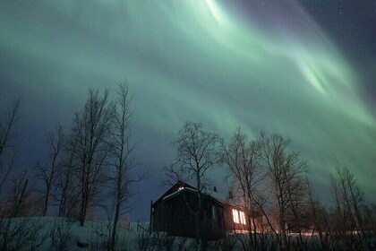 Overnight Northern Light with Sami dinner in Nikkaluokta