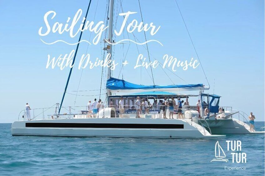 Discover the sunset from the sea with live music and drink!