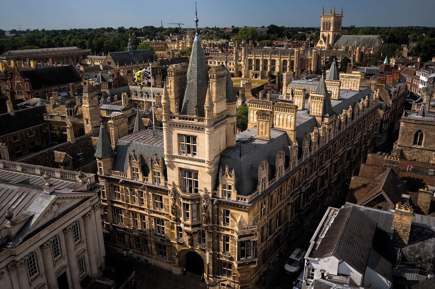 Oxford Cotswold and Warwick Castle Private Tour with Admission
