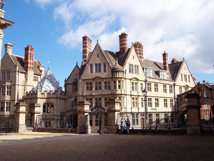 Oxford Cotswold and Warwick Castle Private Tour with Admission