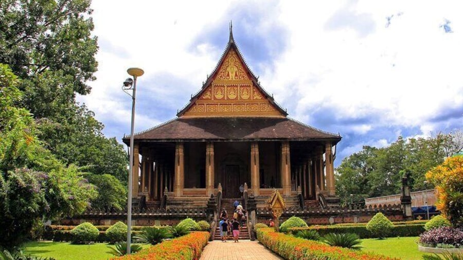 Vientiane Private Full-Day Tour with Buddha Park and Lunch