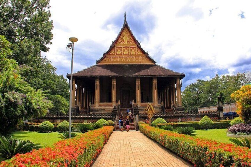 Vientiane Private Full-Day Tour with Buddha Park and Lunch 