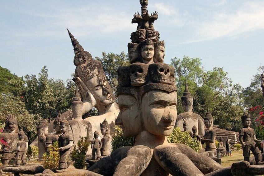 Vientiane Private Full-Day Tour with Buddha Park and Lunch 