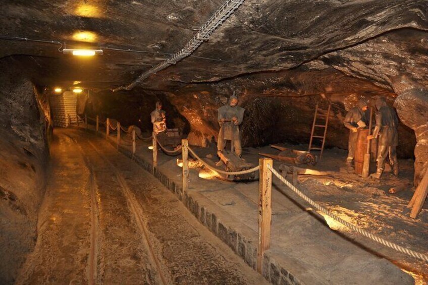 Krakow Vistula Cruise and Wieliczka Salt Mine Guided Tour