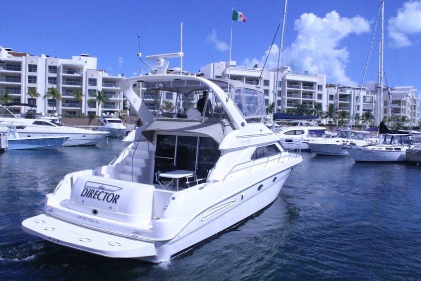 Cancun: Isla Mujeres Yacht Tour