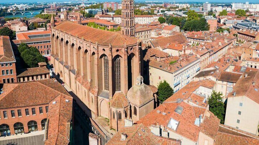 Romantic Quest Experience in Toulouse Parted by War