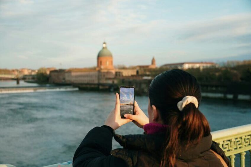 Romantic Quest Experience in Toulouse Parted by War