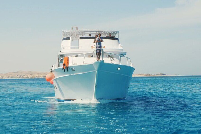 Discover Hula Hula Island Private Boat, Lunch & Transfer-Hurghada