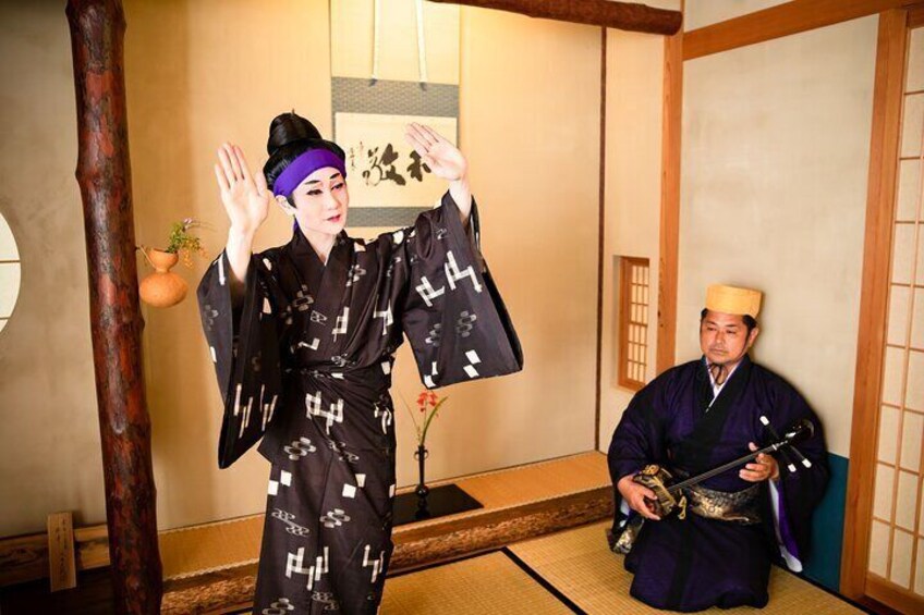 Ryukyuan Dance Special Performance in the Tea Room