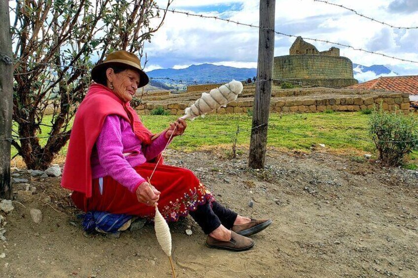 Canari indigenous woman in Ingapirca