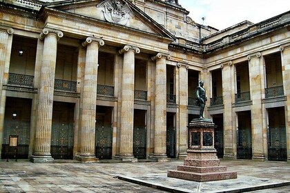 Armed Conflict and Violence Tour in Bogotá, Colombia