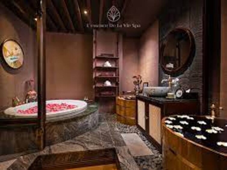 Hanoi: L'essence Spa Massage with Meal