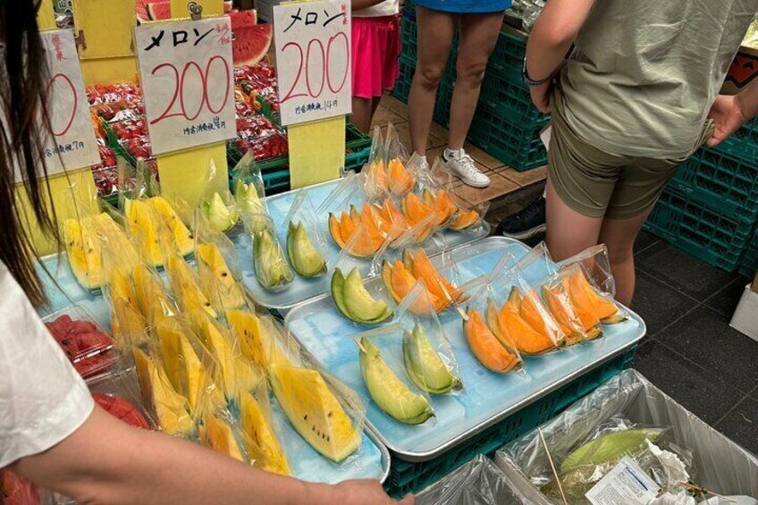 1 Hour Food Tour at the Kuromon Market in Osaka