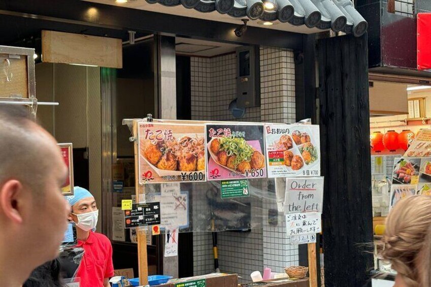 1 Hour Food Tour at the Kuromon Market in Osaka