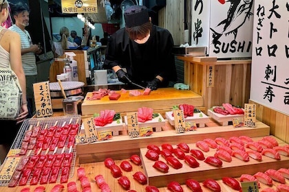 Kyoto: 1.5 Hour Nishiki Market Private Tour with a Local Food