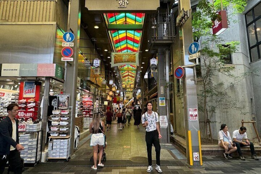 Kyoto: 1.5 Hour Nishiki Market Private Tour with a Local Food 