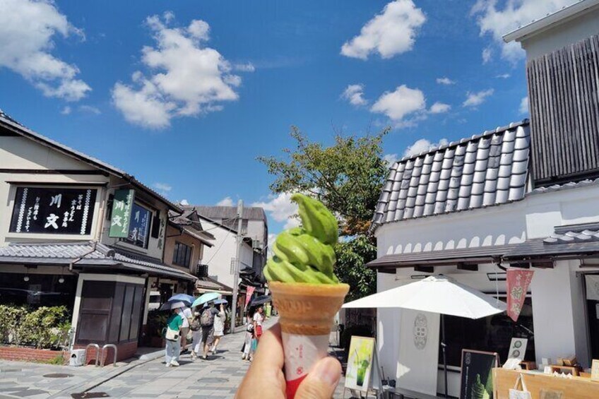 Kyoto: Enjoy Byodoin Temple and Tea Sweets