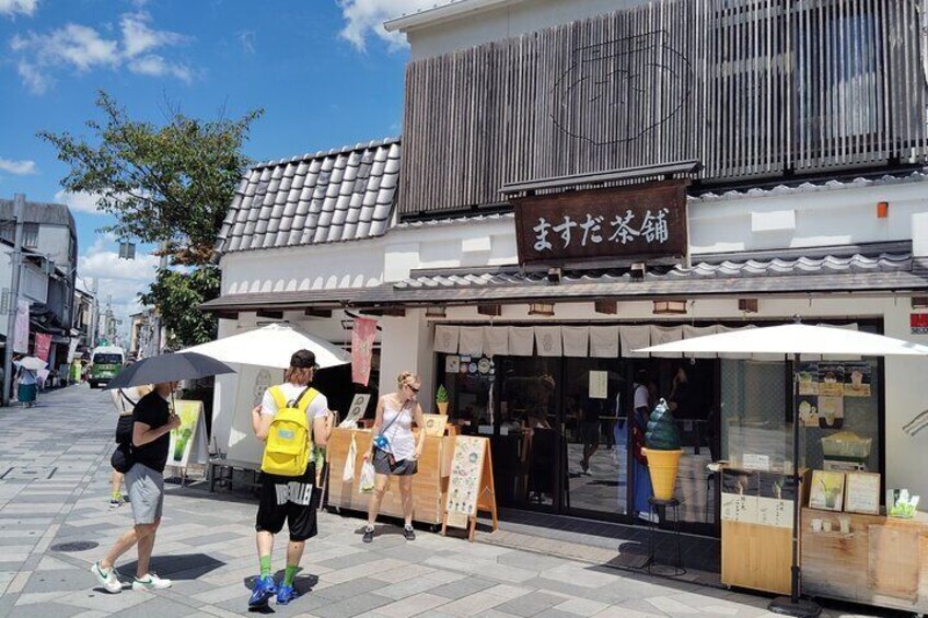 Kyoto: Enjoy Byodoin Temple and Tea Sweets