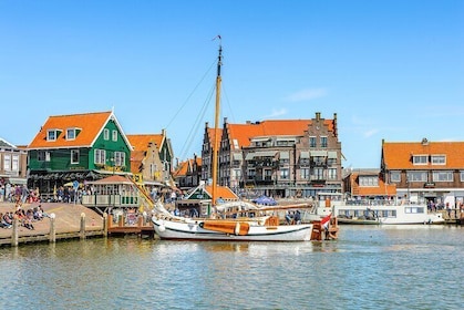 Explore Zaanse Schans Windmills, Volendam with Ferry to Marken