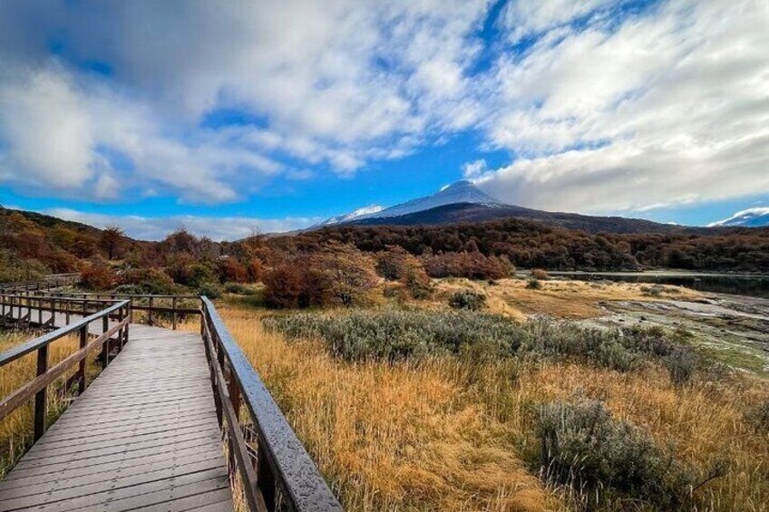 Bahia Lapataia walkways (autumn).