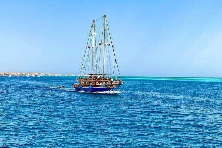 Paradise Island Hola Hola Full Day Adventure in Hurghada 