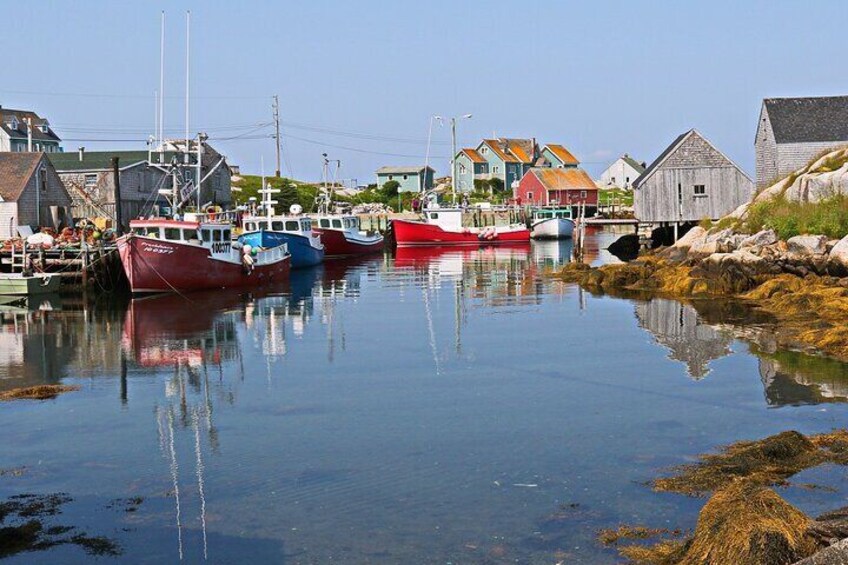 Peggy's Cove, Mohane Bay and Lunenburg 5hrs private tour.