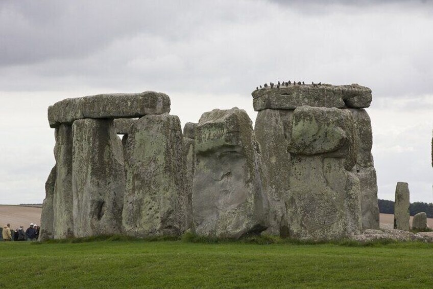  Hampton Court Palace Stonehenge and Roman Bath Tour with Passes