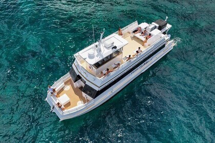 Maui Luxury Snorkelling Molokini aboard Air Conditioned Yacht Elua