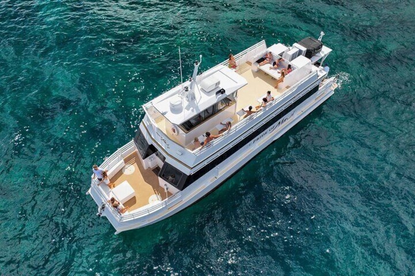 Spacious beautiful yacht with plenty of space for everyone to relax