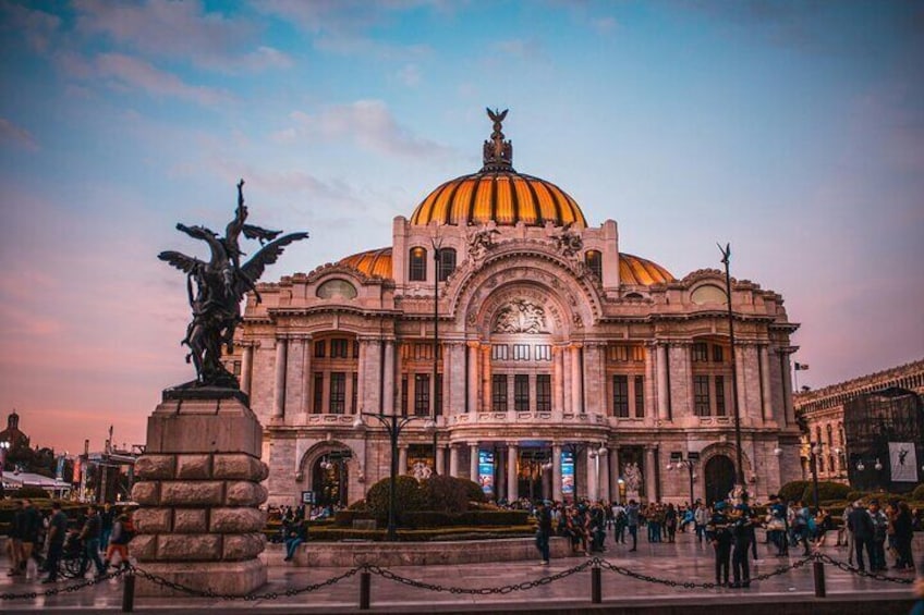 Guided Tour of Anthropology Museum and Historic Center in Mexico