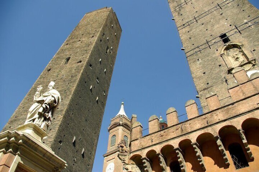 Play and Visit Bologna City Private Tour for Kids with Gelato