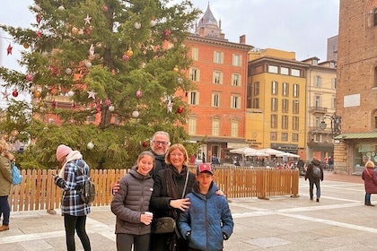 Play and Visit Bologna City Private Tour for Kids with Gelato