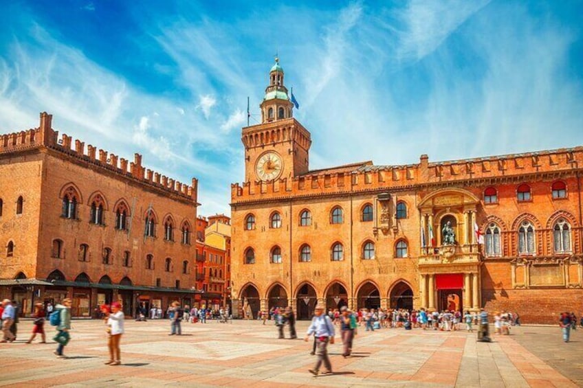 Play and Visit Bologna City Private Tour for Kids with Gelato