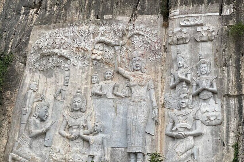 The Buddhist carving on the wall of Phnom Sampov. 