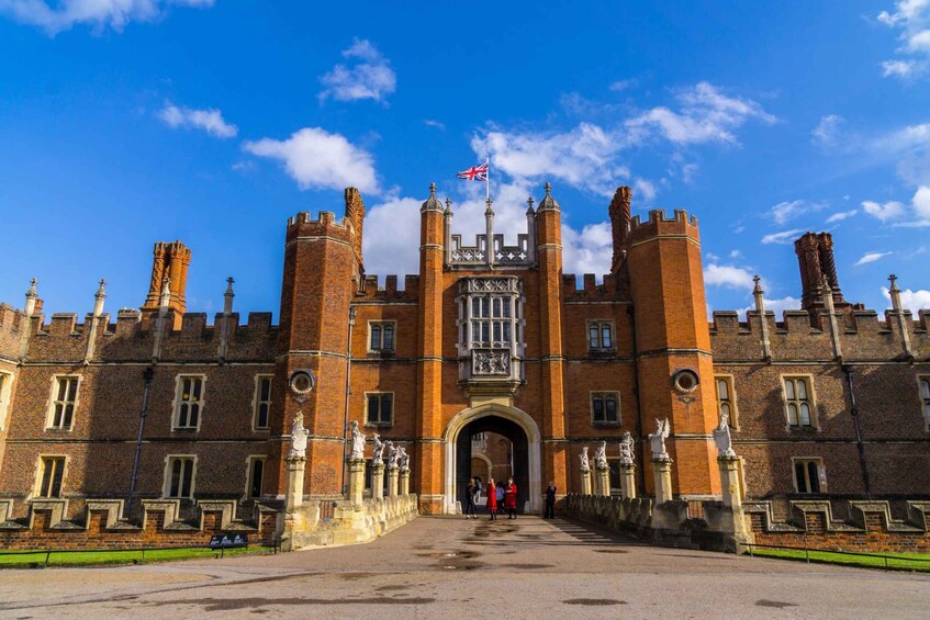 Picture 1 for Activity London: Hampton Court Palace Private Guided Tour