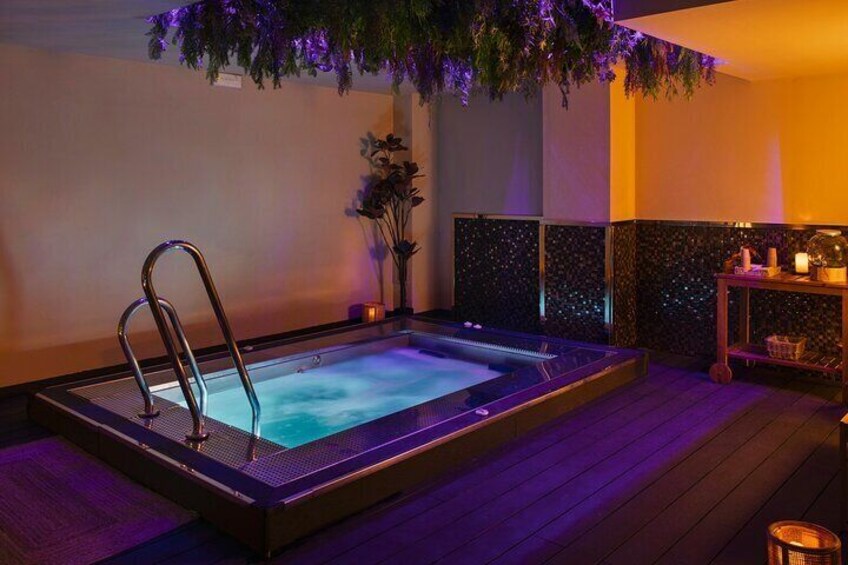 Spa massage in Seville Oasis Bronze