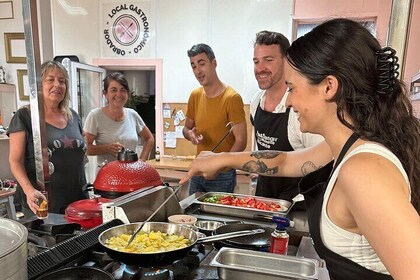 Evening Spanish Tapas Cooking Class with Drinks in Alicante