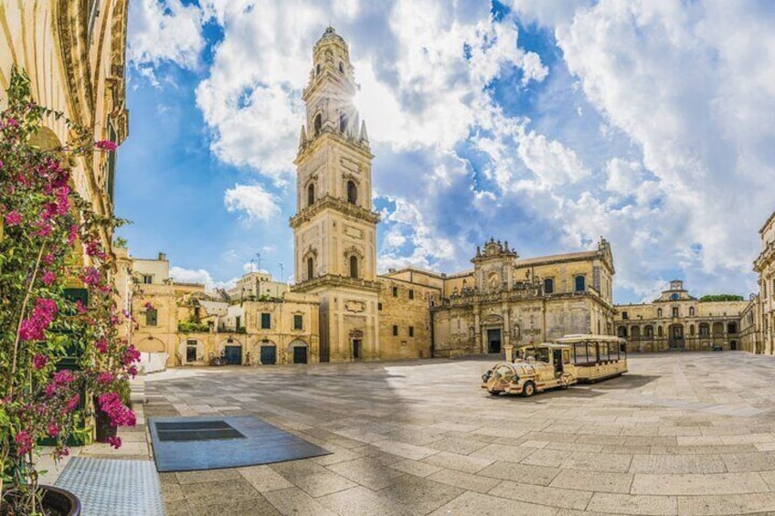 Lecce Walking Tour with Audio and Written Guide by a Local