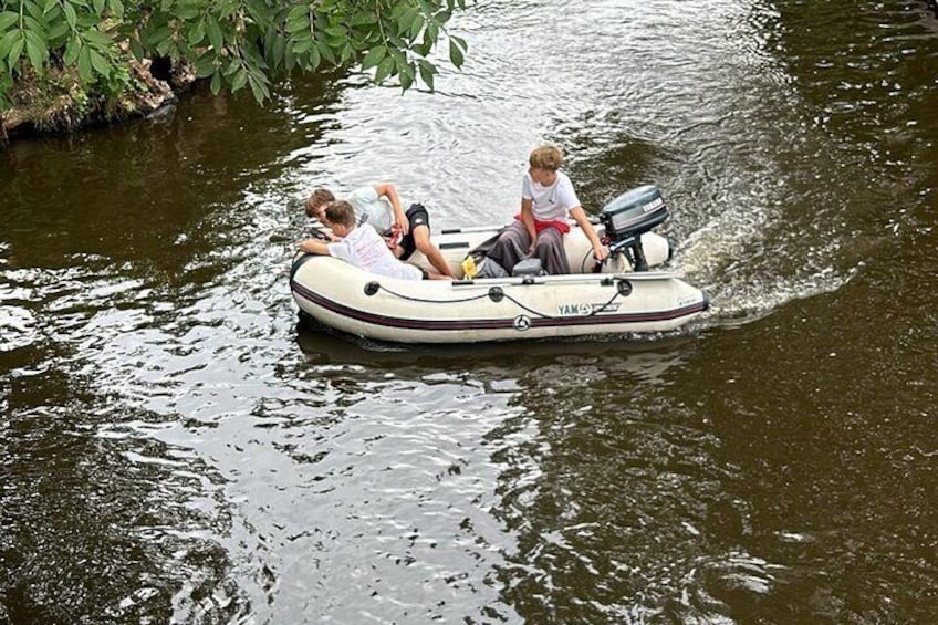 Daytrip from Amsterdam to Giethoorn with boat tour included