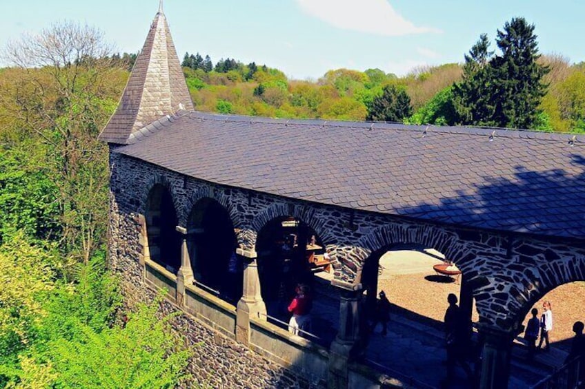 Burg Castle and Benrath Palace Trip by Car from Cologne