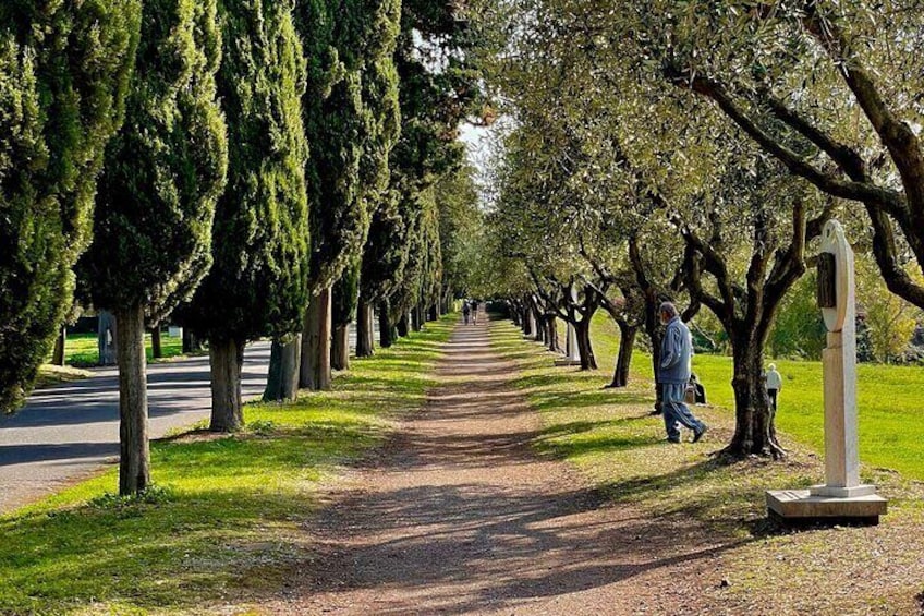 Guided Tour of the Catacombs and the Roman Countryside in a Fiat 500