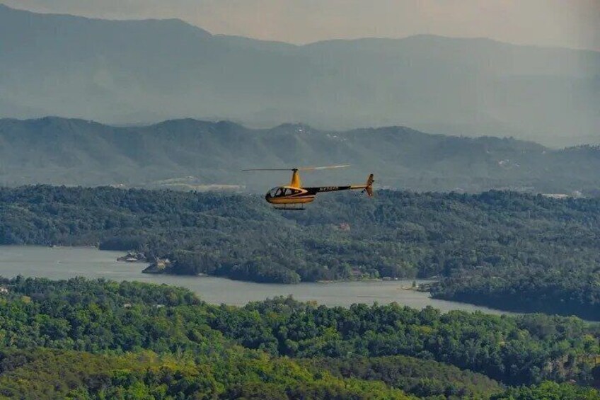 Private Helicopter Tour from Greenville Lake to Mountain 