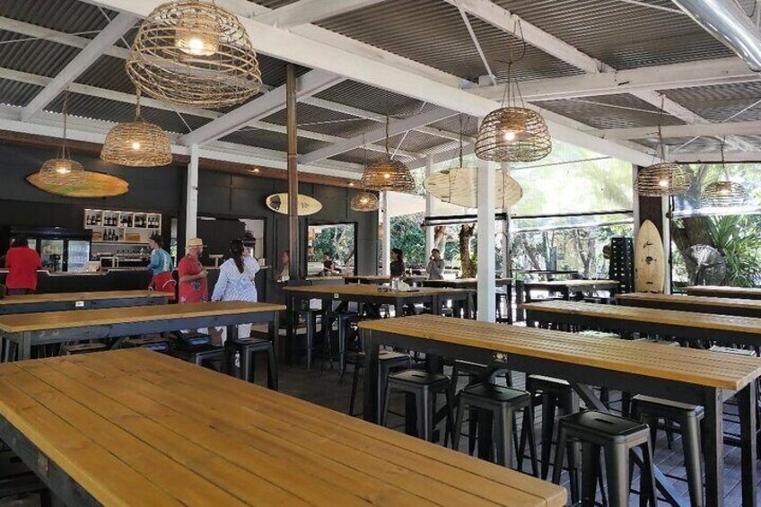 Island Pub Crawl with Lunch and High Speed Boat Tour in Brisbane 