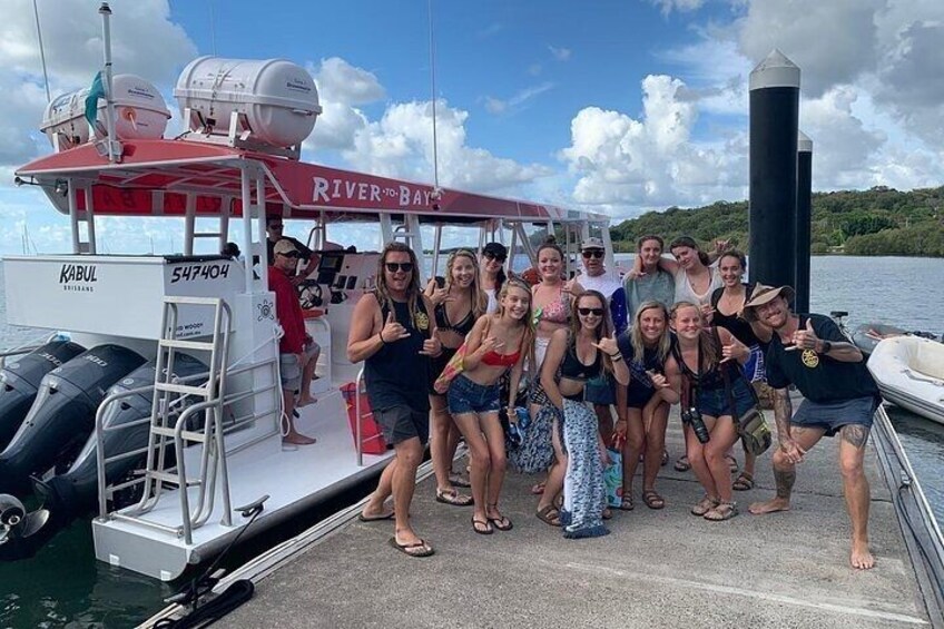 Island Pub Crawl with Lunch and High Speed Boat Tour in Brisbane 