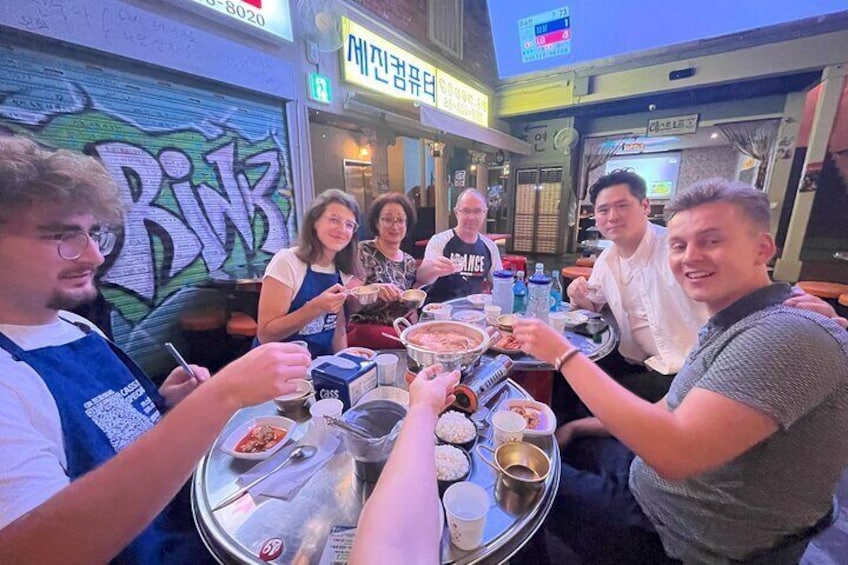 Seoul Pub Crawl in Gangnam with Free Shots and Korean Tapas