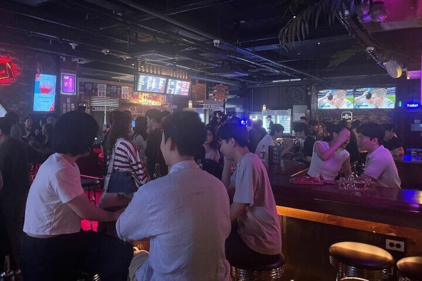 Seoul Pub Crawl in Gangnam with Free Shots and Korean Tapas