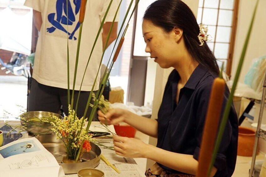 Osaka Learning Ikebana with a Sogetsu School Master