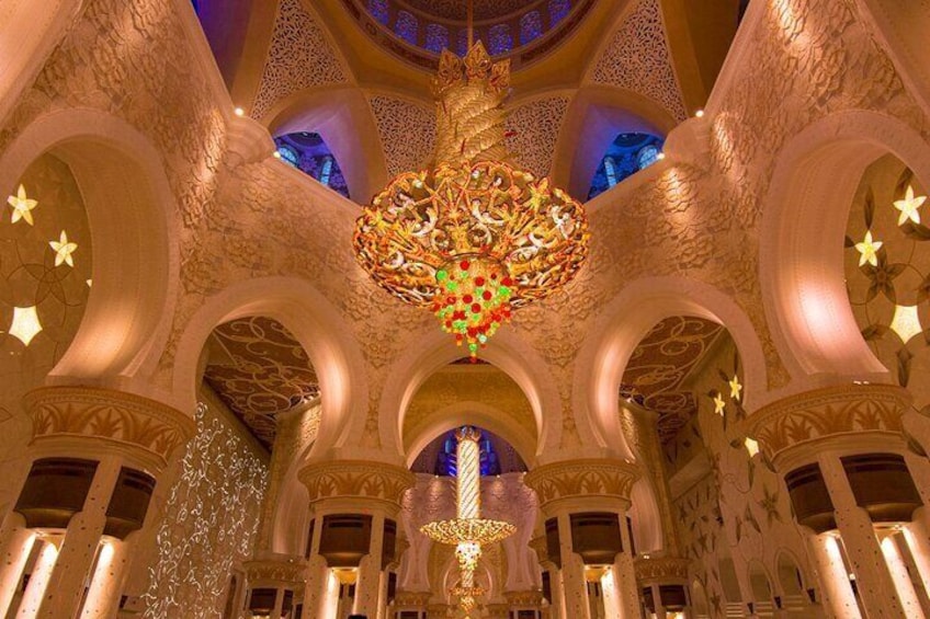 Self Guided Audio Tour in of Sheikh Zayed Grand Mosque, Abu Dhabi