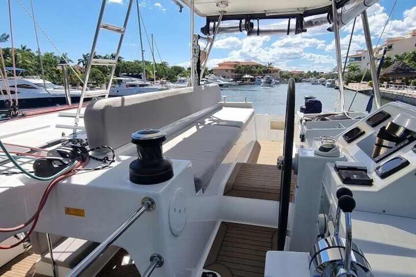 Set sail with confidence from this well-equipped helm, designed for both comfort and control